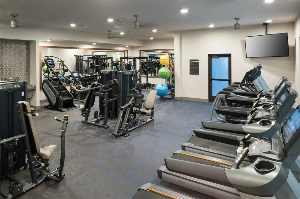 5607 Belmont Avenue, #122