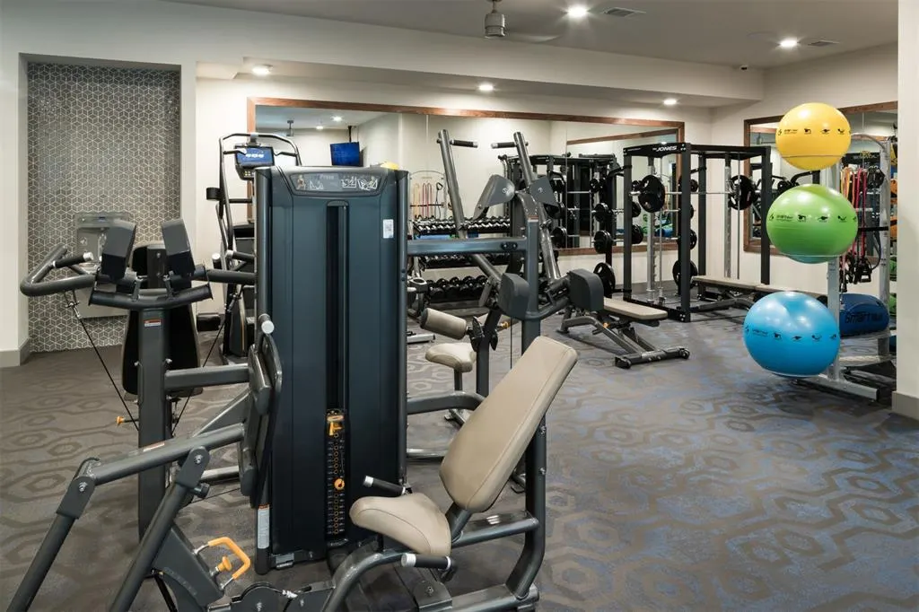 5607 Belmont Avenue, #122