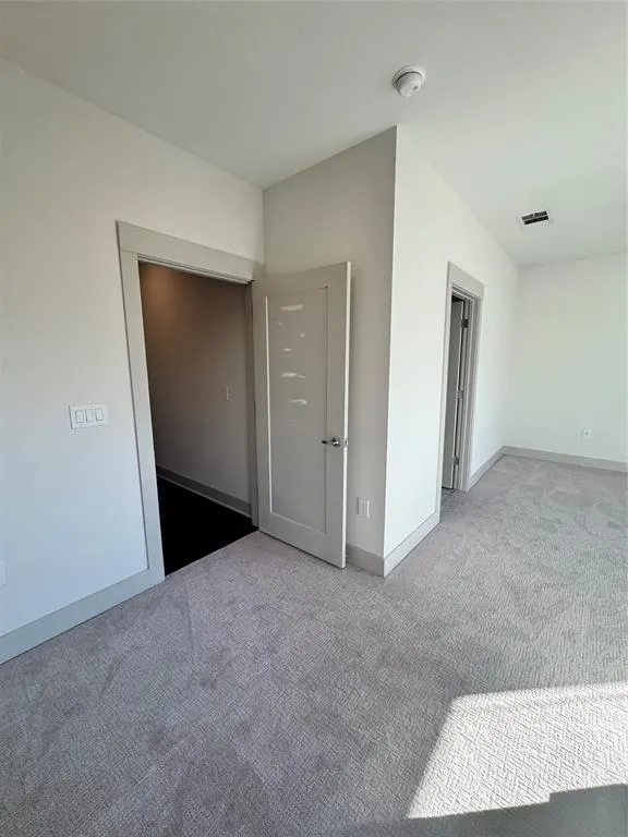 5607 Belmont Avenue, #122