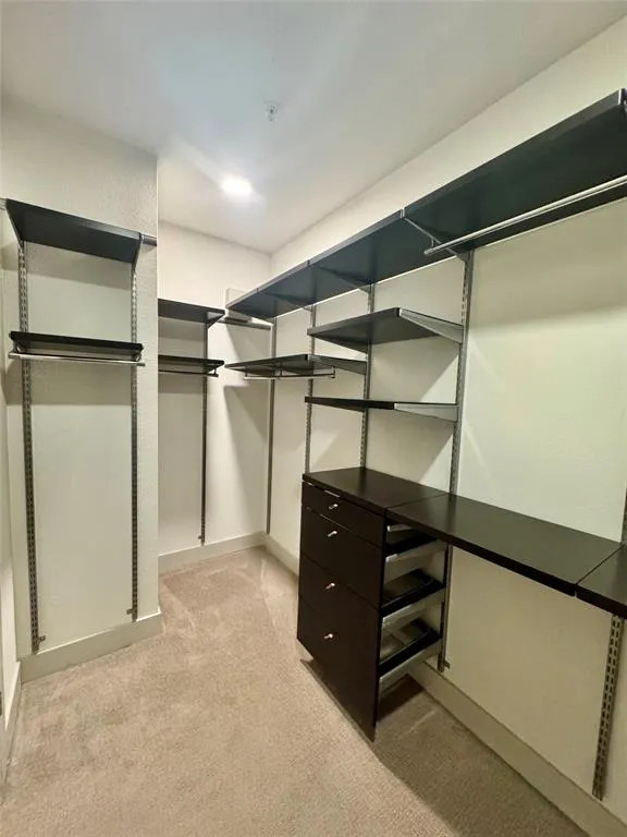 5607 Belmont Avenue, #122