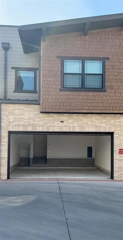 5607 Belmont Avenue, #122