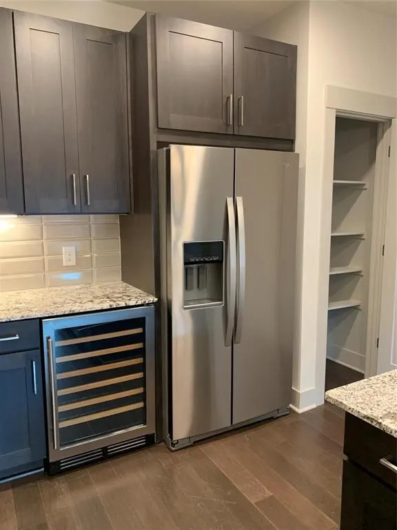 5607 Belmont Avenue, #122