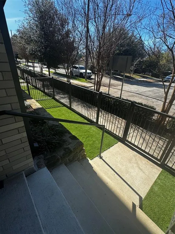 5607 Belmont Avenue, #122