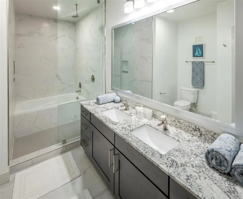 5607 Belmont Avenue, #122