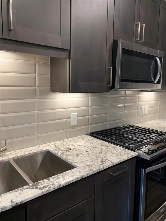 5607 Belmont Avenue, #122