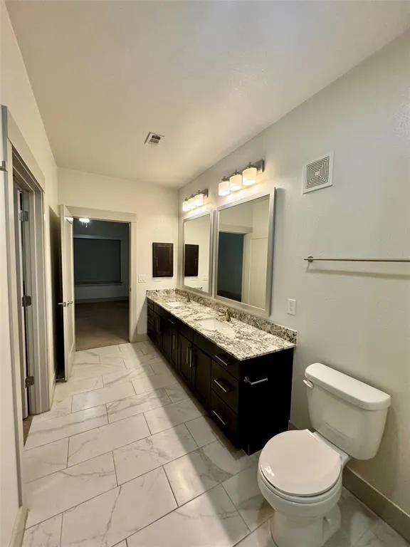 5607 Belmont Avenue, #122
