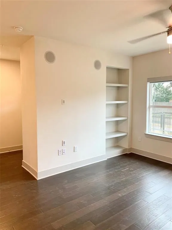 5607 Belmont Avenue, #122