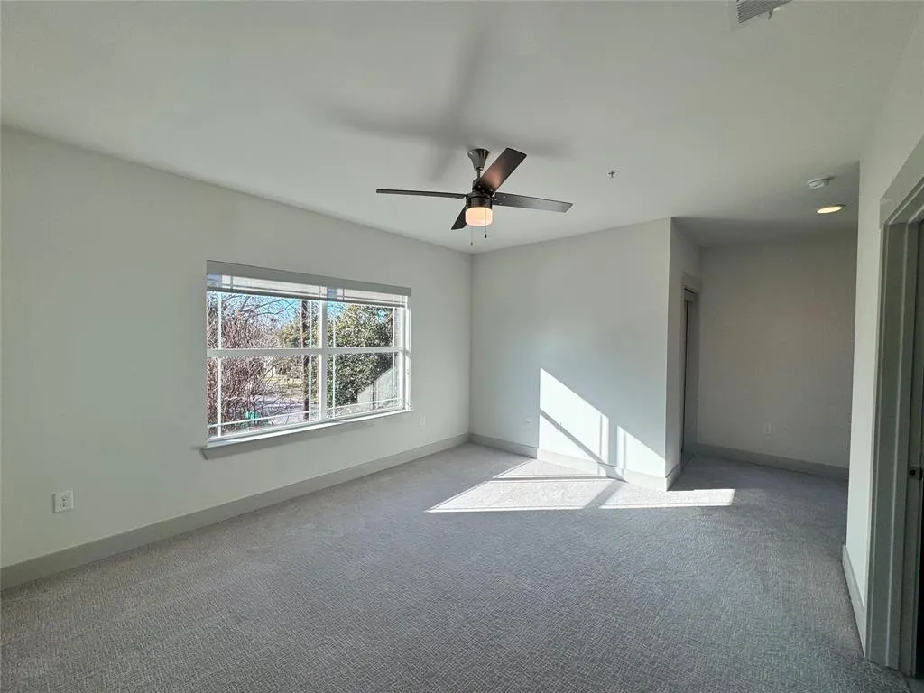 5607 Belmont Avenue, #122