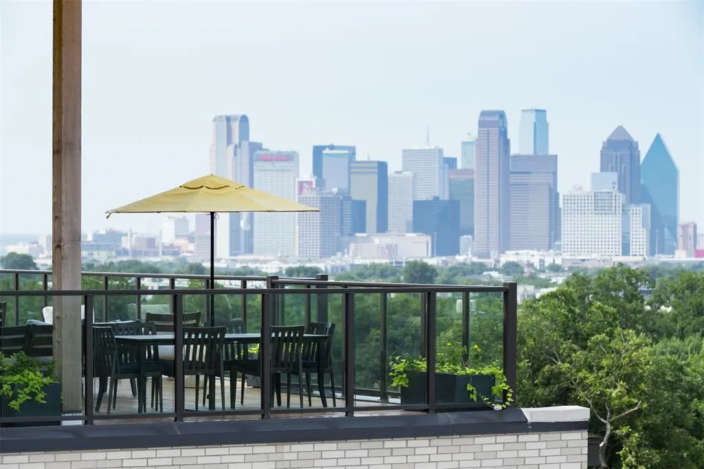 5607 Belmont Avenue, #122