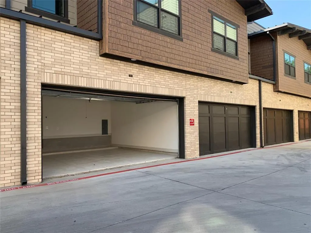 5607 Belmont Avenue, #122