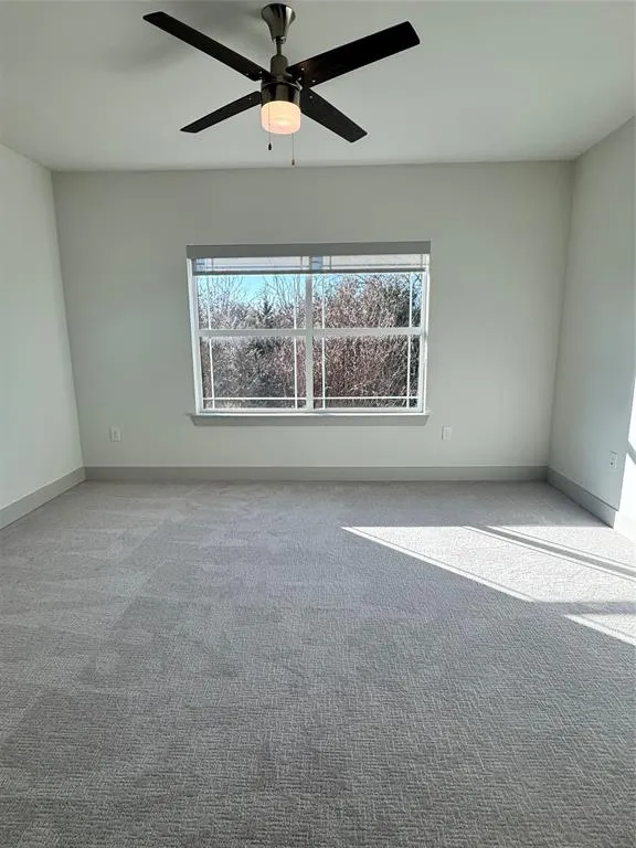 5607 Belmont Avenue, #122