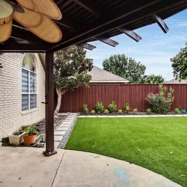 2420 Elm Leaf Lane
