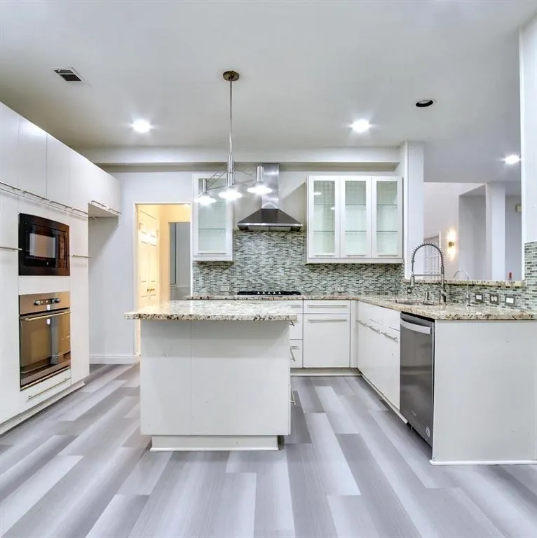 2420 Elm Leaf Lane