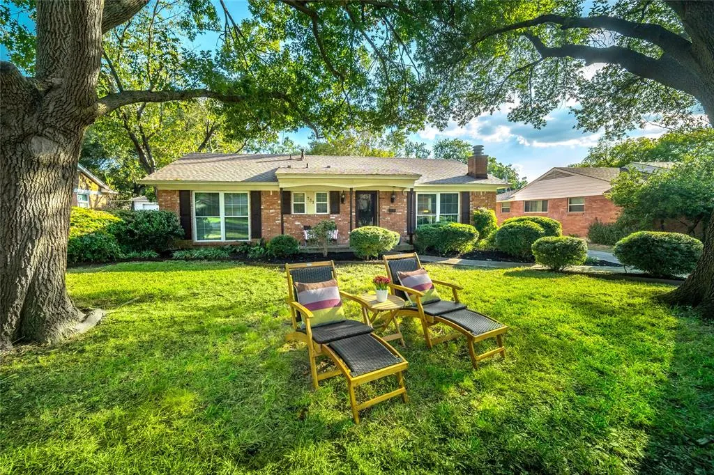 731 Dumont Drive