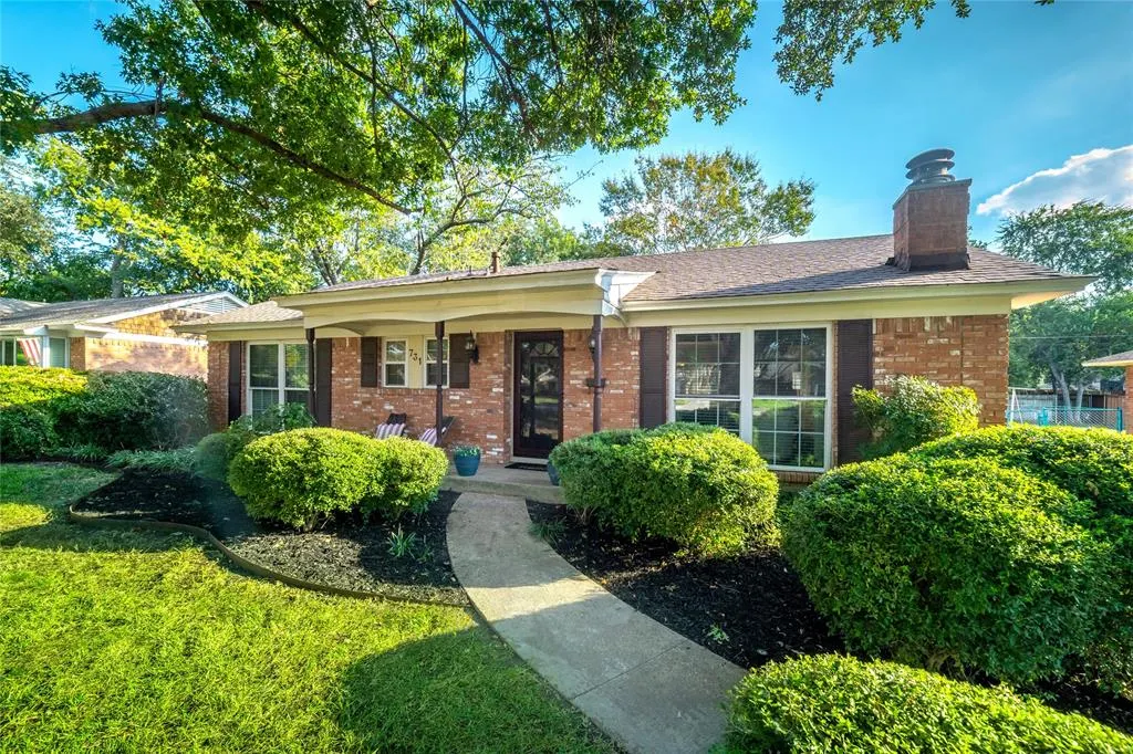 731 Dumont Drive