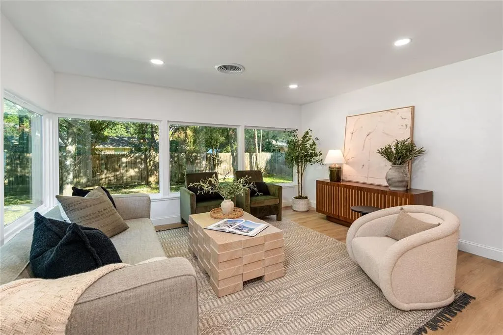 1252 N Selva Drive
