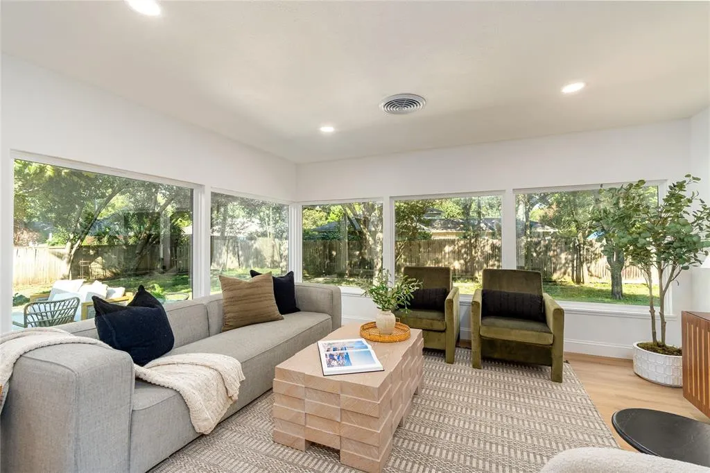 1252 N Selva Drive