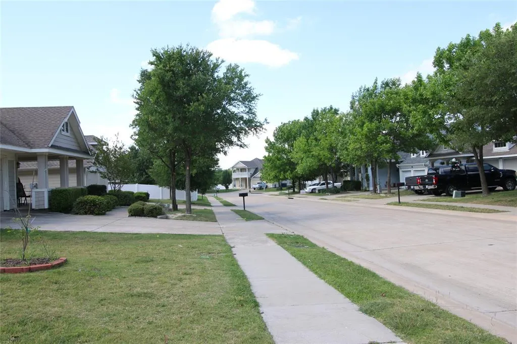 509 CREEKVIEW Drive