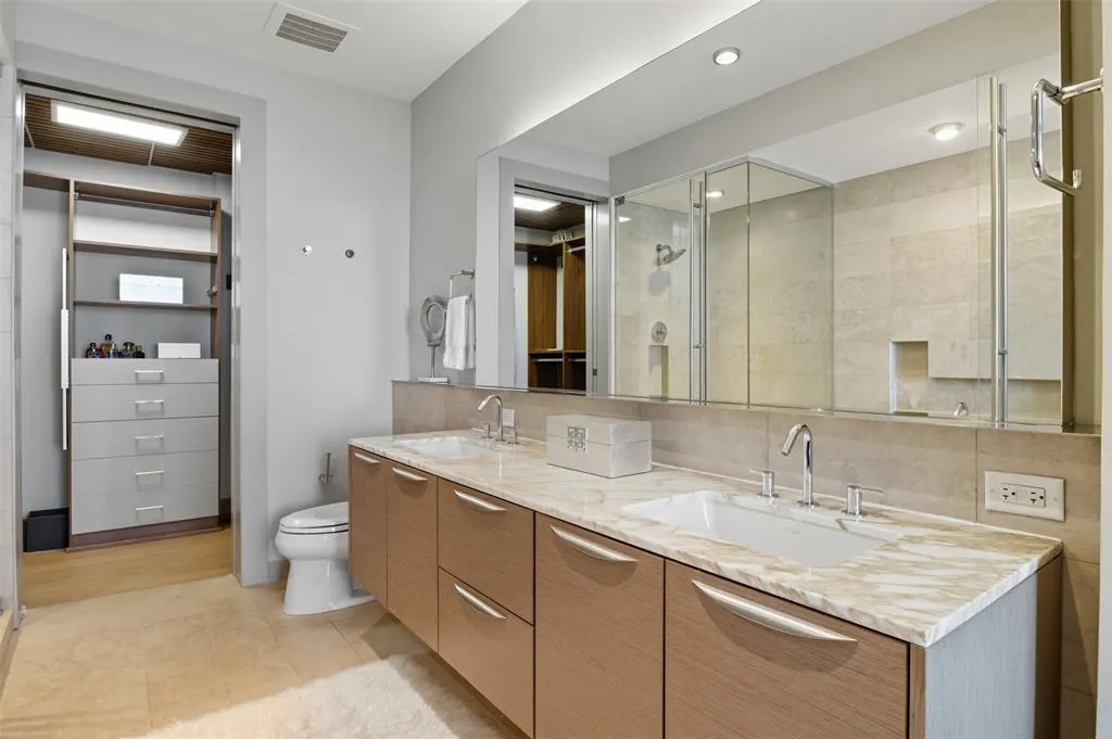 2900 Mckinnon Street, #1906