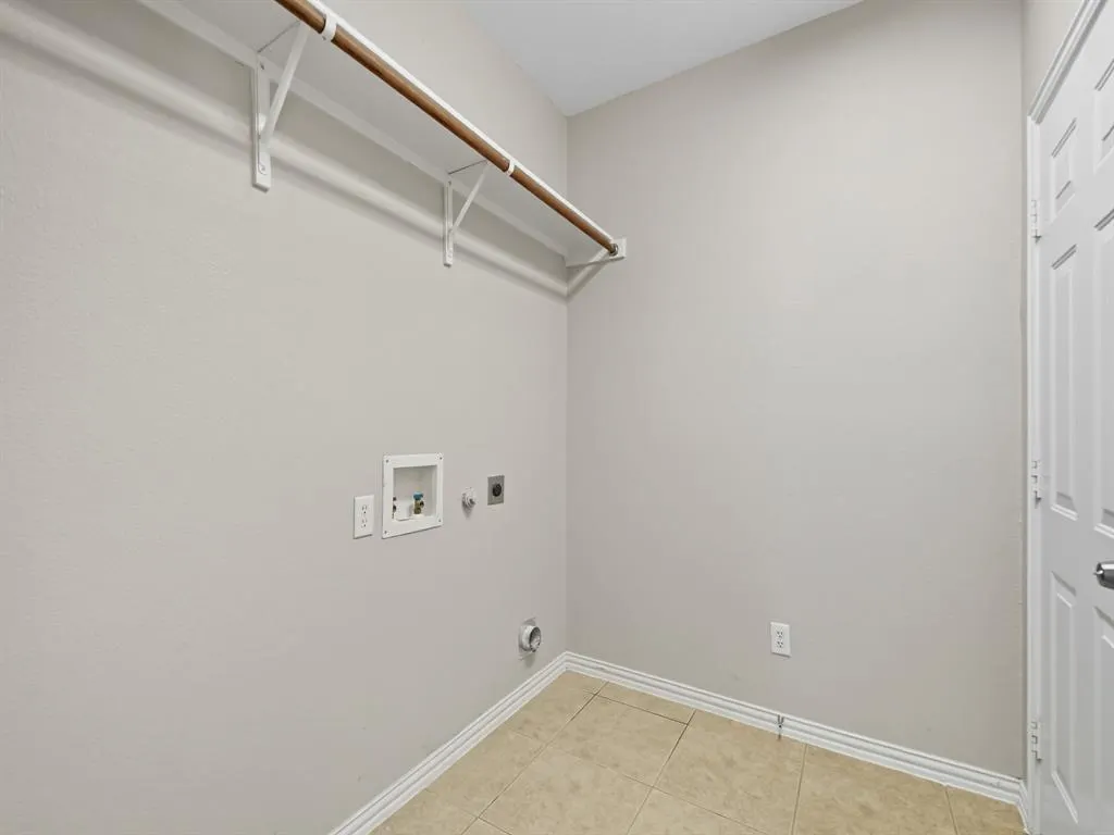 1401 Canary Drive