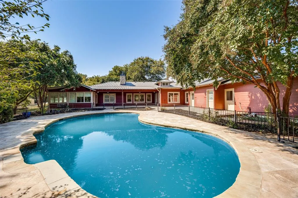 4806 Geren Trail