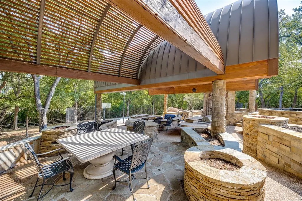 4806 Geren Trail
