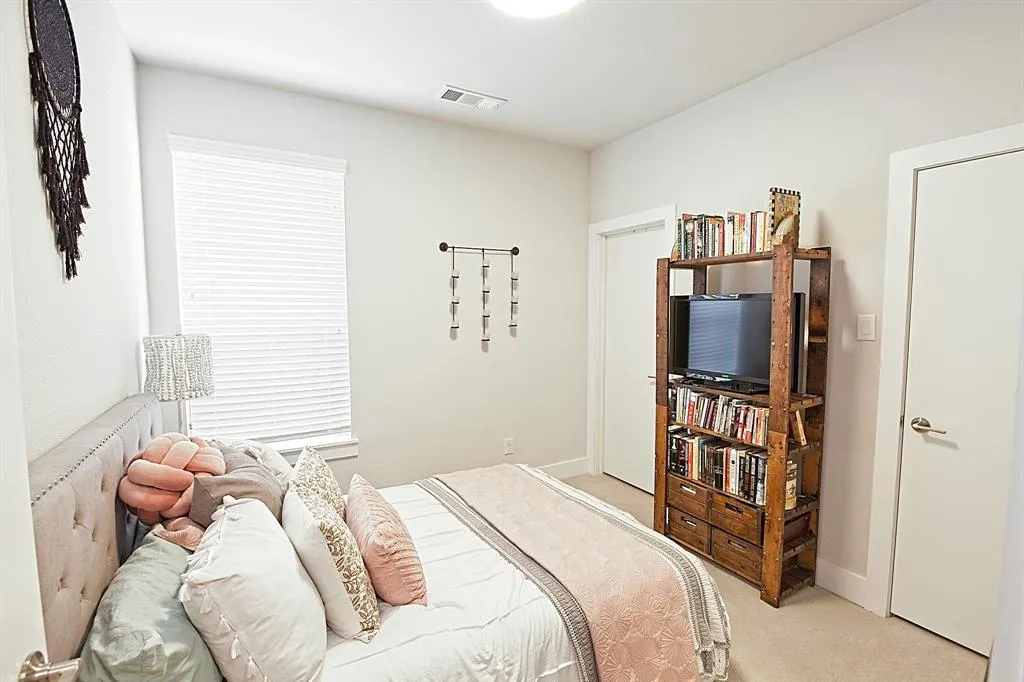 1405 Bronson Court