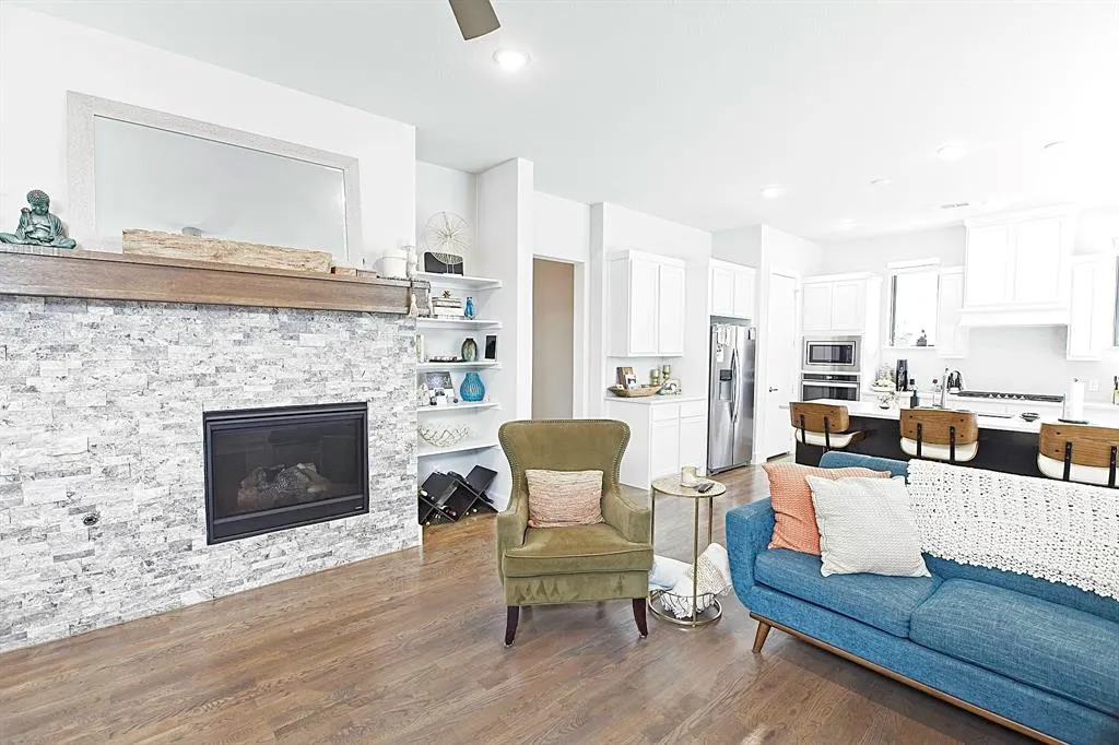 1405 Bronson Court