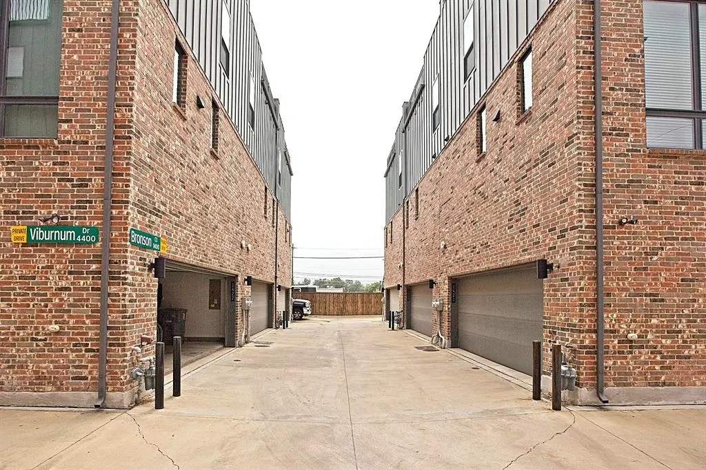 1405 Bronson Court