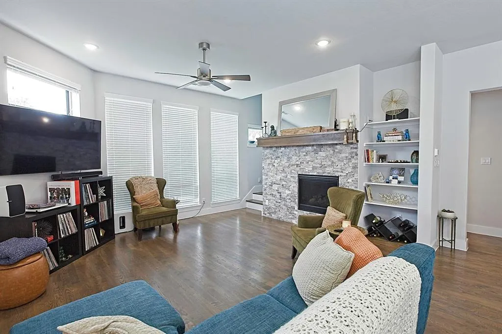 1405 Bronson Court
