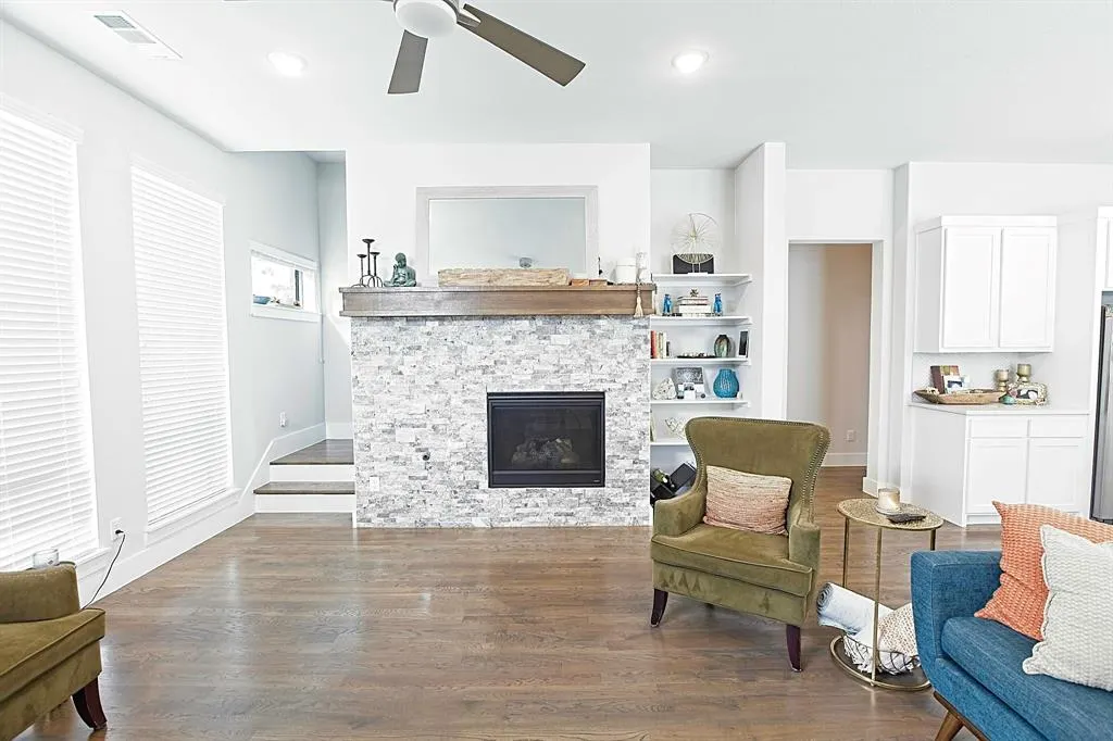 1405 Bronson Court