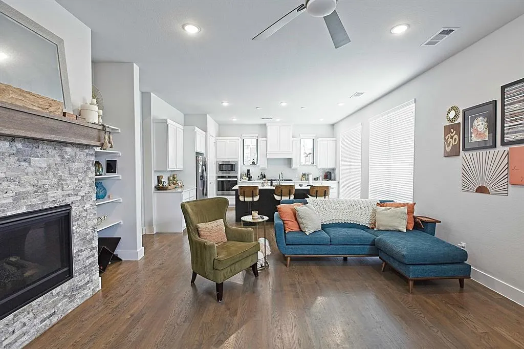 1405 Bronson Court