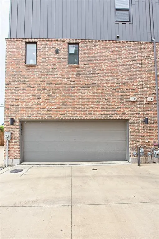 1405 Bronson Court