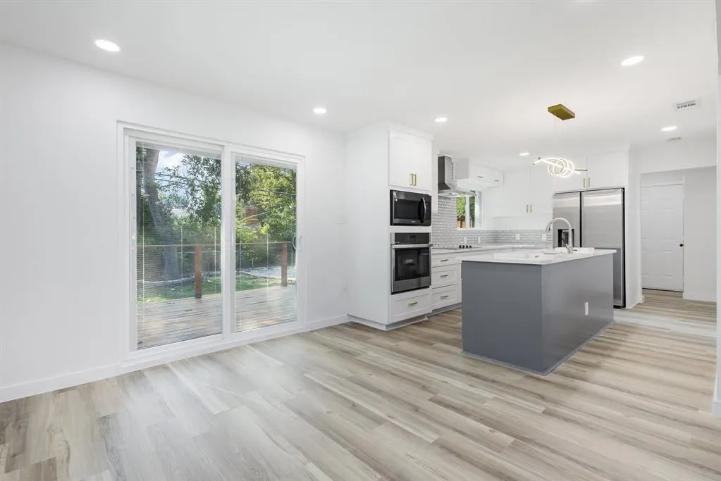 11046 Delford Circle