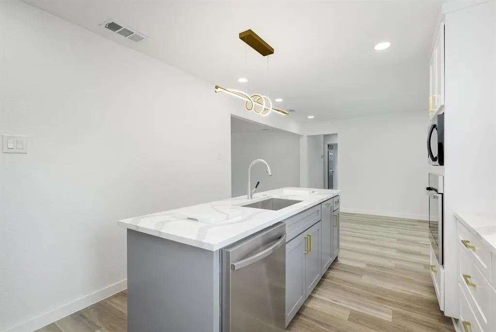 11046 Delford Circle