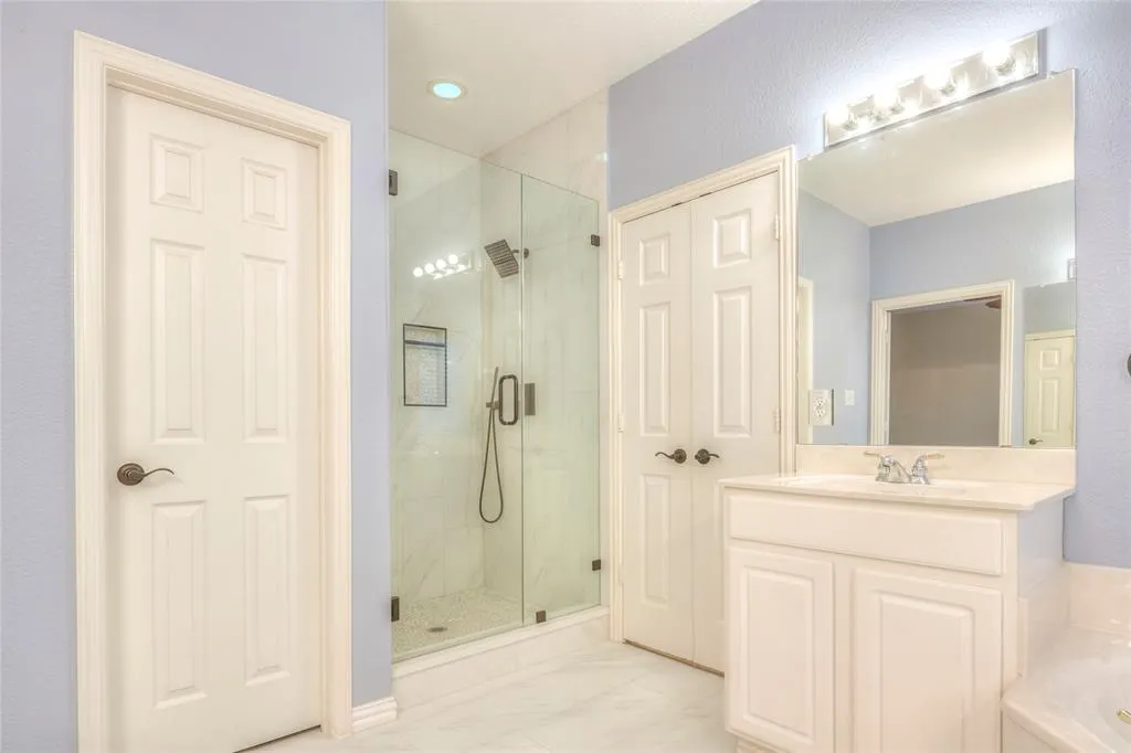 3577 Lincoln Drive