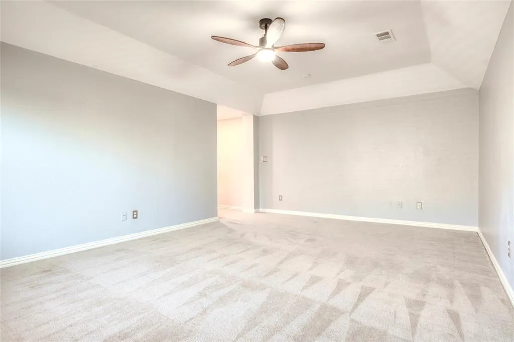 3577 Lincoln Drive