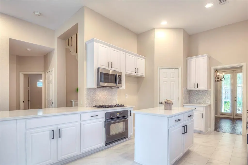 3577 Lincoln Drive