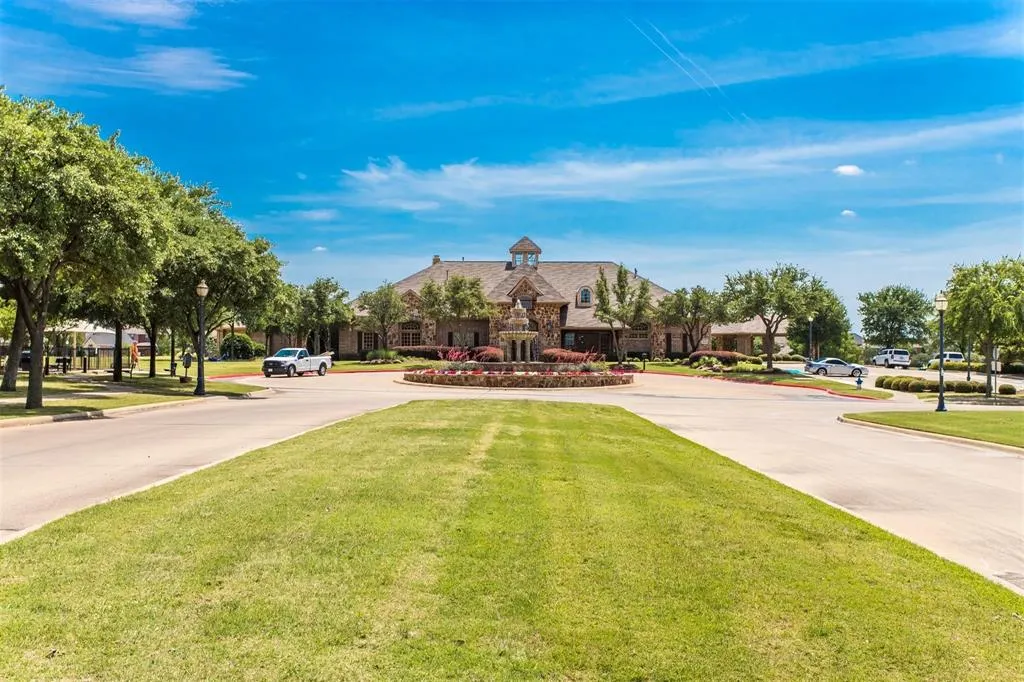 3577 Lincoln Drive