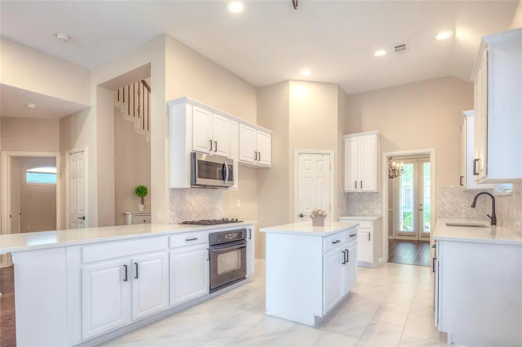 3577 Lincoln Drive