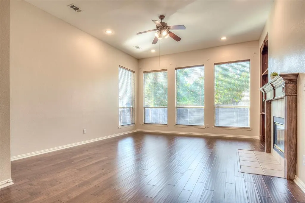 3577 Lincoln Drive