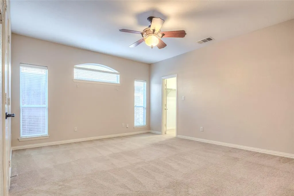 3577 Lincoln Drive