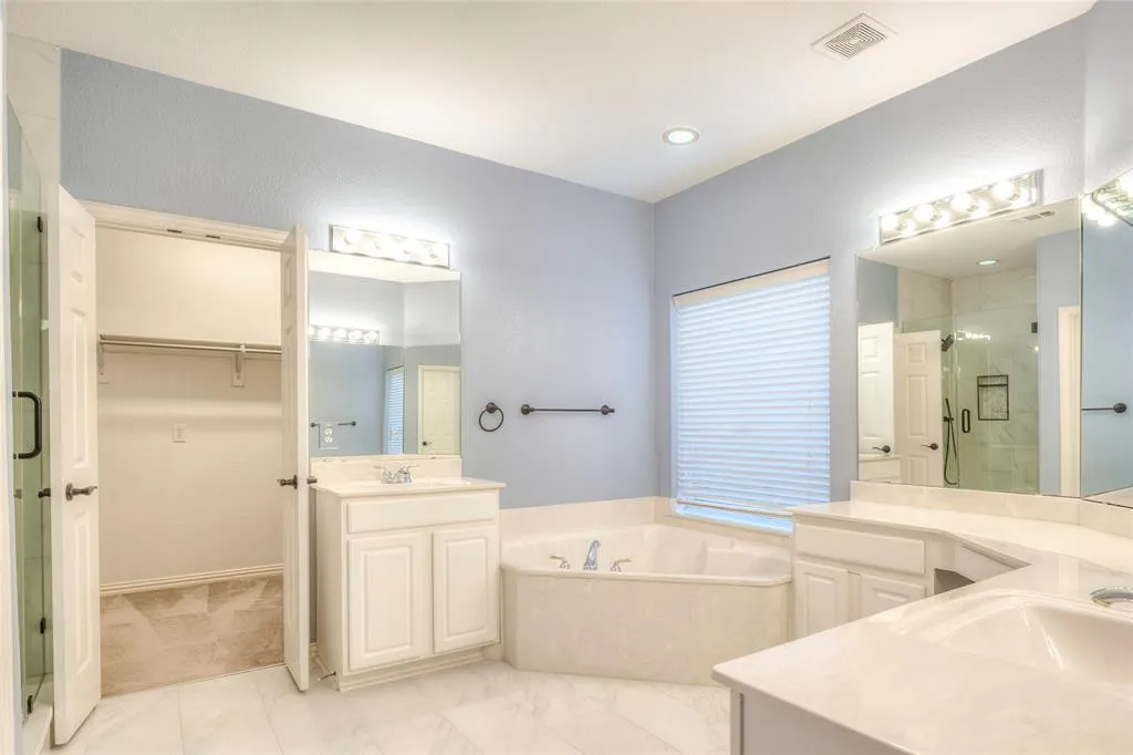 3577 Lincoln Drive