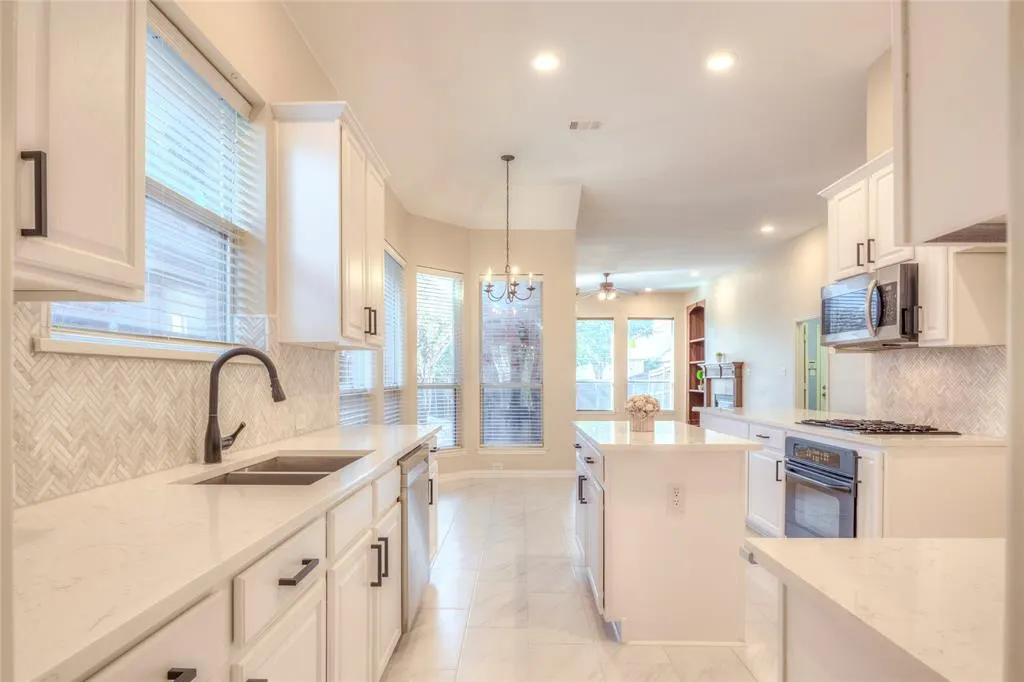 3577 Lincoln Drive