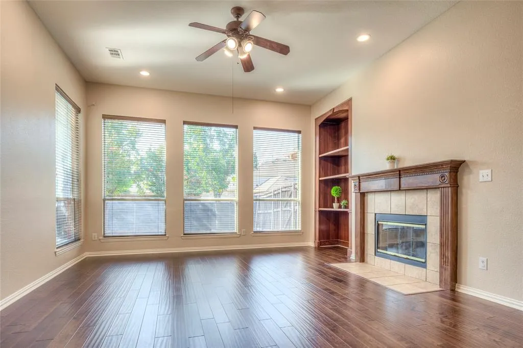 3577 Lincoln Drive