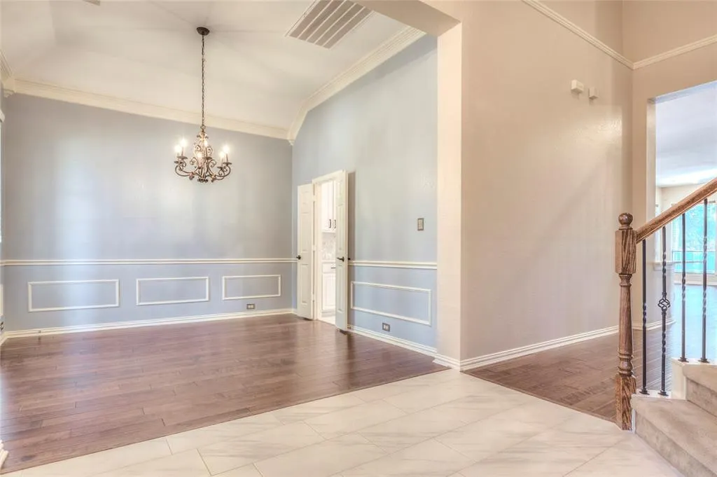 3577 Lincoln Drive