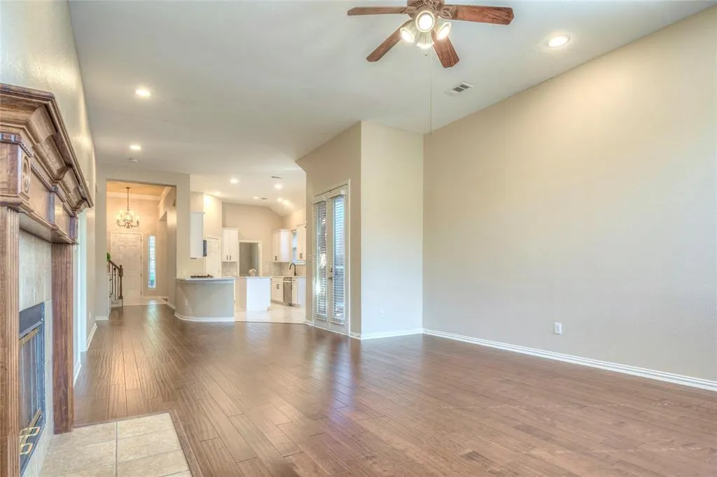 3577 Lincoln Drive