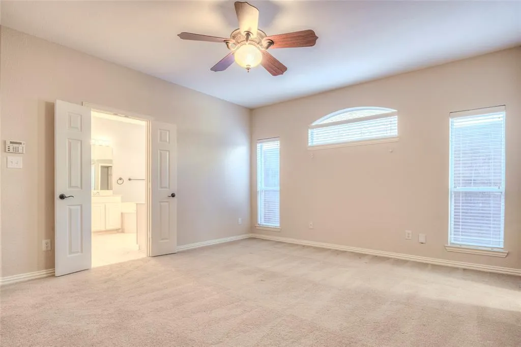 3577 Lincoln Drive