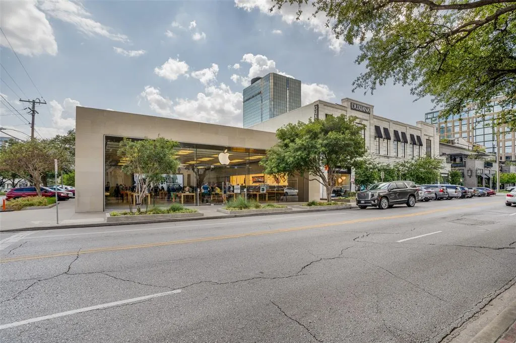 3901 Travis Street, #120