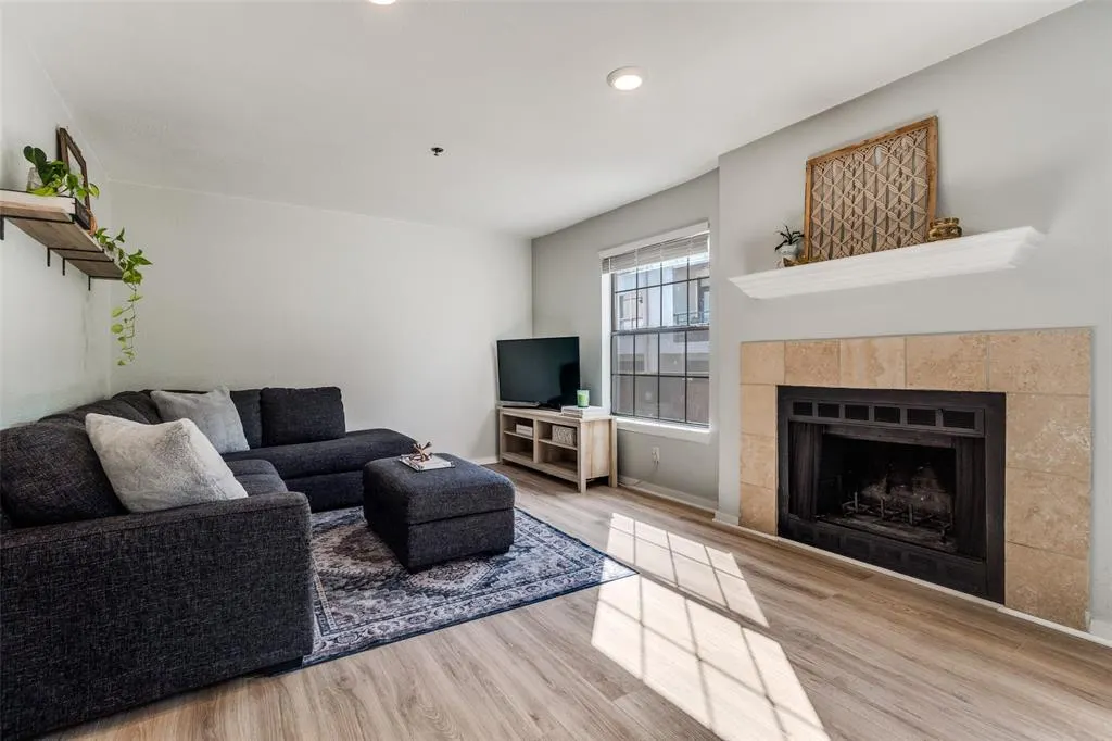 3901 Travis Street, #120